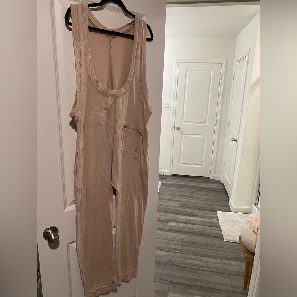 Stylish Women's Jumpsuit in White and Tan - Picture 5 of 5